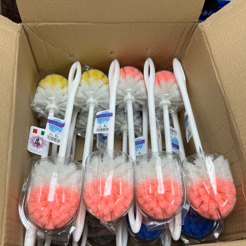 景聯 專業圓頭廁所刷細節圖。展示加厚硬質尼龍刷毛,具備特強去污力及耐用性,專為高用量商業洗手間設計。人體工學長手柄防滑耐磨,適合清潔公司及物業管理批量採購,確保高效清潔各類商用坐廁。